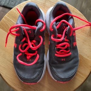 Under Armour Excellent condition! USA 12K not toddler @7.5” length